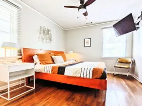 Bright Open Plan Mid Century Modern Ranch Vaulted! - Image 3