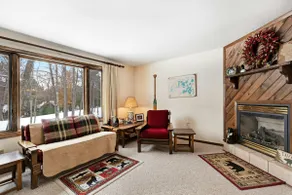 Cozy Mountain Escape: Lake Views & Gas Fireplace - Image 5