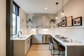 Stuart - Stylish 2-Bedroom Apartment - Image 3