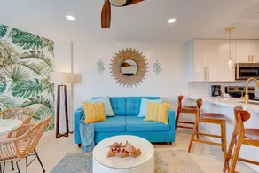 Tiki Time Top Floor King 1 BR 1BA 1413 - Image 2