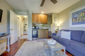 16 Mi to Beaches & Wineries! Chic Peaceful Retreat - Image 5