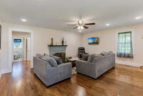 S Circle 220: A beautifully restored 2-bedroom home in charming Salem, SC. - Image 4