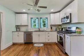 S Circle 220: A beautifully restored 2-bedroom home in charming Salem, SC. - Image 3