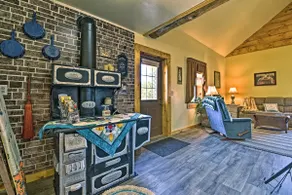 'Honey House Cabin' - A Quiet Countryside Retreat! - Image 5