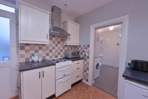 10minDriveCliffsOfMoher-Cozy2Br-Parking-WiFi - Image 5