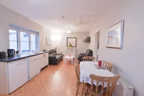 10minDriveCliffsOfMoher-Cozy2Br-Parking-WiFi - Image 2