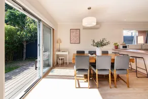 Charming Cottage in Beautiful Hampton - Image 5