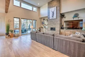 Luxury Mt Bachelor Retreat w/ Hot Tub & Patio - Image 5