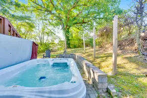 Bungalow Charmer with private Hot Tub! - Image 3