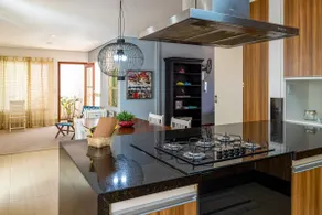 Great location near Esmeralda shopping mall - Image 3
