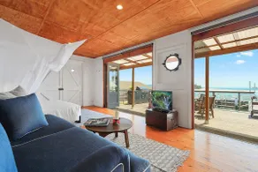 Waterfront with Private Jetty - Pet Friendly - Image 3