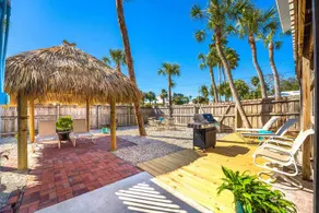 Siesta Key Sanctuary -Pool-Kayaks-TikiHut-King bed - Image 2