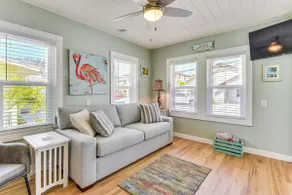 Outdoor Bar & Heated Pool: Bradenton Beach Home - Image 3