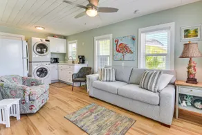Outdoor Bar & Heated Pool: Bradenton Beach Home - Image 4