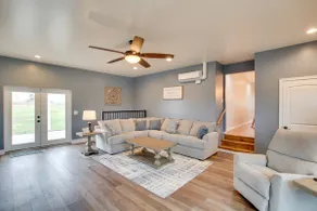 Chic Ste Genevieve Home w/ Nice Interior Amenities - Image 5