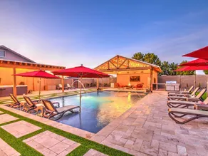 NAGELNEUES EIGENTUM! ERSTAUNLICHER AUSSENBEREICH, HEIZBAD / SPA, 5bd, / 4ba, SCHLAFPLÄTZE 15 - Image 2