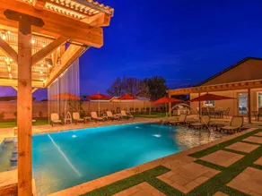 NAGELNEUES EIGENTUM! ERSTAUNLICHER AUSSENBEREICH, HEIZBAD / SPA, 5bd, / 4ba, SCHLAFPLÄTZE 15 - Image 5