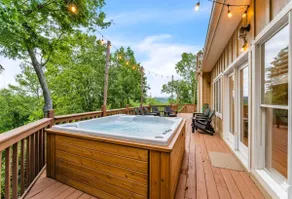 The Retreat at Wildwood - Hot Tub Theater & Deck - Image 3