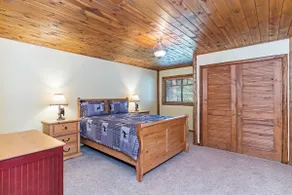 1138 Lakeshore - One-of-a-kind Lakeshore Boulevard log cabin - Image 5