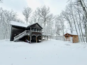 BALD KOMMEN: Brandneues Lakeside Chalet! - Image 2