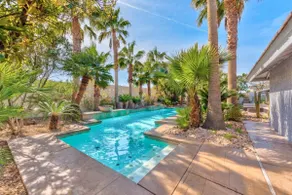 Spacious Estate, 10 mins to Strip, Pool, Spa - Image 5