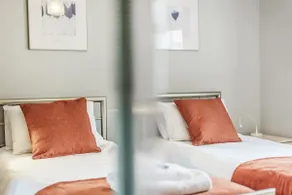 Merchants Gate - 2 Bed comfy apartment with parking and York Minster views - Image 5