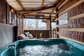 Wildwood Cottage-Romantic w Hot Tub, pool and more - Image 4