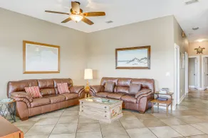 Family-Friendly Waterfront Oasis: 7 Miles to Beach - Image 4
