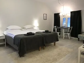 Green Door Apartments - Image 4