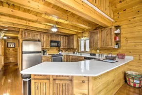 Cozy Winter Retreat: Great Location & Pet Friendly - Image 2