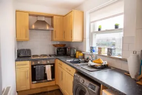 Sandbanks. The Beach House Apartments, central, parking and walk to the beach - Image 4