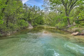 Cedar Falls Cabin: Nestled by Honey Creek - Image 3