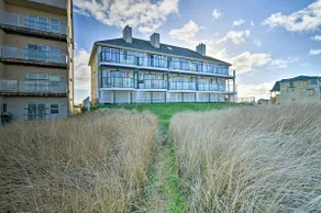‘Eagles View’ Condo in Ocean Shores w/ 3 Balconies - Image 2