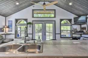 Floating Home on Columbia River w/ Provided Kayaks - Image 3