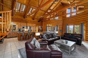 Gemini Lodge- Spacious Log Home Retreat - Image 3