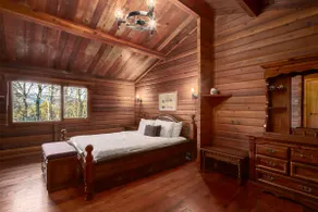 Creekside Cabin - Image 4