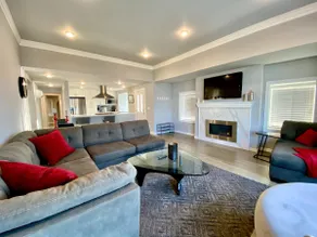 Luxurious Penthouse with Bay View in Old Town Tacoma - Image 4