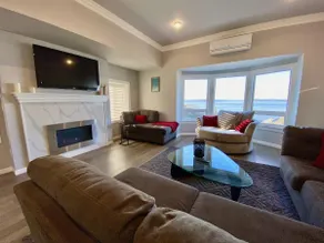 Luxurious Penthouse with Bay View in Old Town Tacoma - Image 2