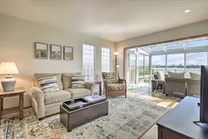 Ideally Located San Francisco Bay Home w/ Sunroom! - Image 4