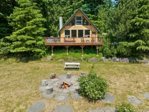`Cowlitz River Cabin` | Riverside, Yard, AC, EV - Image 5