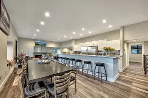 Stay Like Royalty at the Blue Diamond Lodge LX11 - Image 5