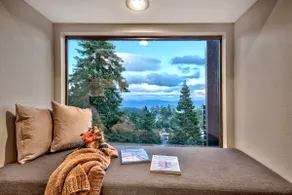 Stay Like Royalty at the Blue Diamond Lodge LX11 - Image 4