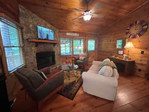Private Hot Tub! ‘Cherry Beary Den’ in Blue Ridge - Image 4