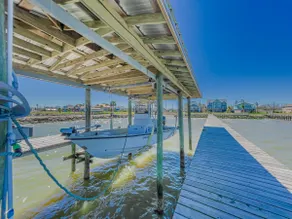 Gorgeous Lodge w/Heated Pool + Pier - Image 2