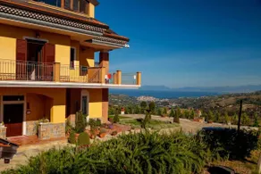 Semi-detached villa with pool - Image 3