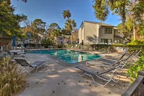 Walk to Forest Beach: Hilton Head Getaway! - Image 3