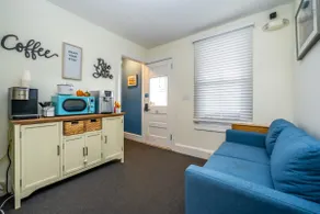 The Melrose, 1B Queen Bed & Bath: Romantic Getaway - Image 5