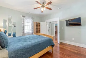 Huge Duplex Home with 9 bedrooms! - Image 5