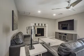 Tempe Remodel w Sparkling Pool and Game Room - Image 4