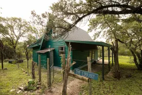Cottage-Private Bathroom-The Library - Image 5